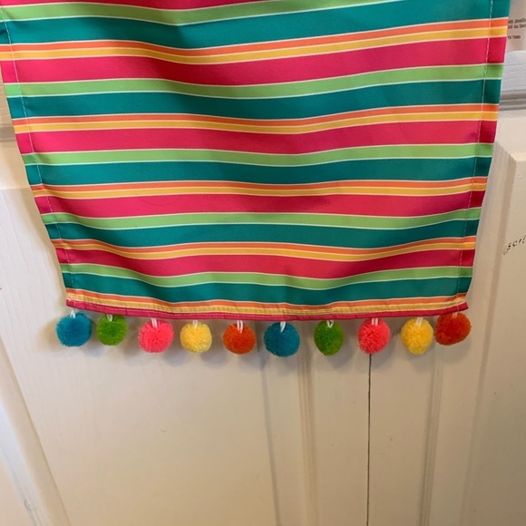 NWT festive colored table run - Picture 5 of 6